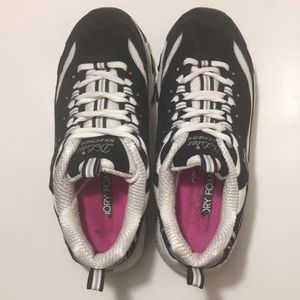 💲8️⃣ Skechers youth D’Lites Sneakers Size 5.5 black white memory foam insole